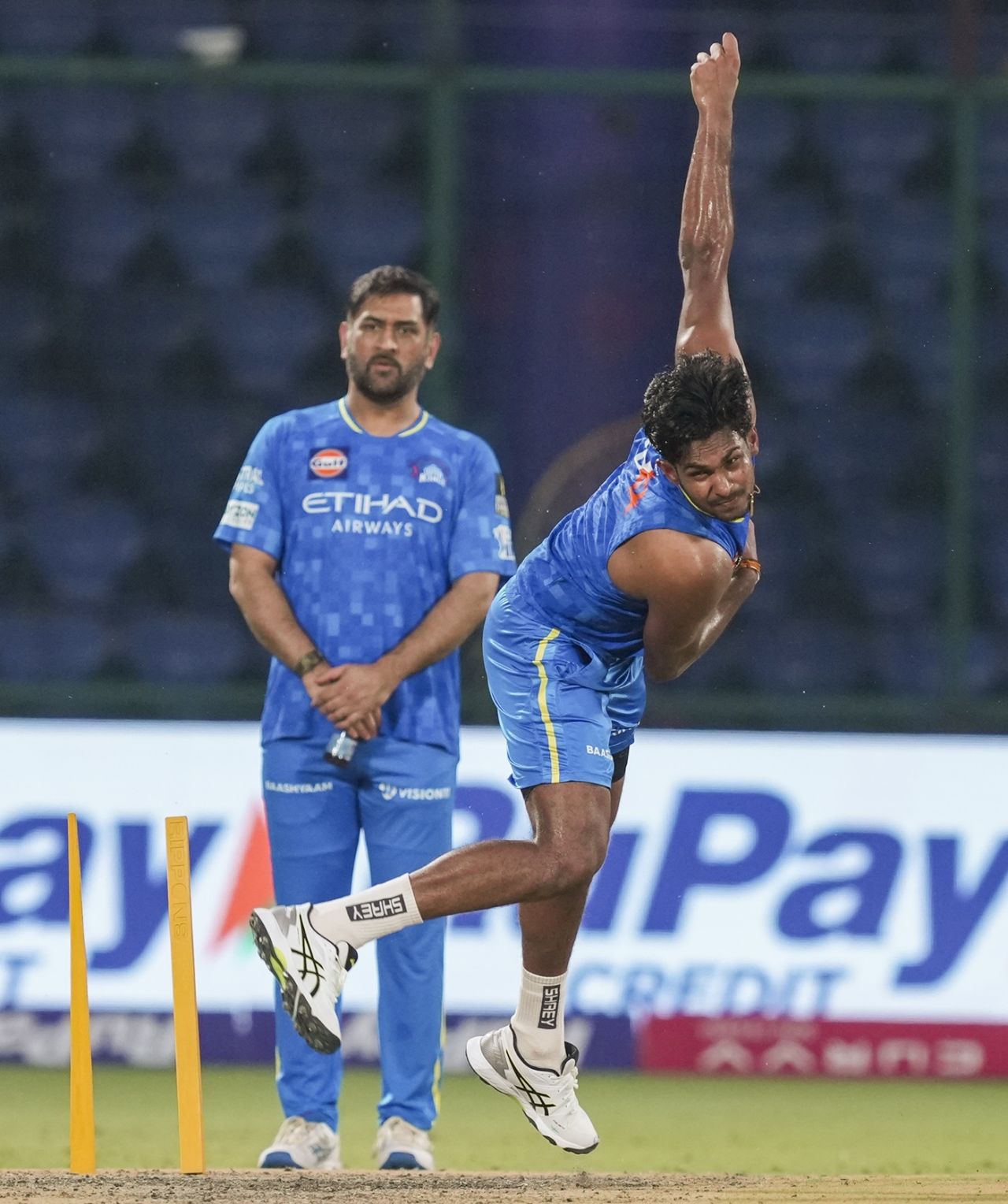 Matheesha Pathirana bowls with MS Dhoni keeping a close eye on him, Chennai Super Kings vs Rajasthan Royals, IPL 2025, Delhi, May 19, 2025