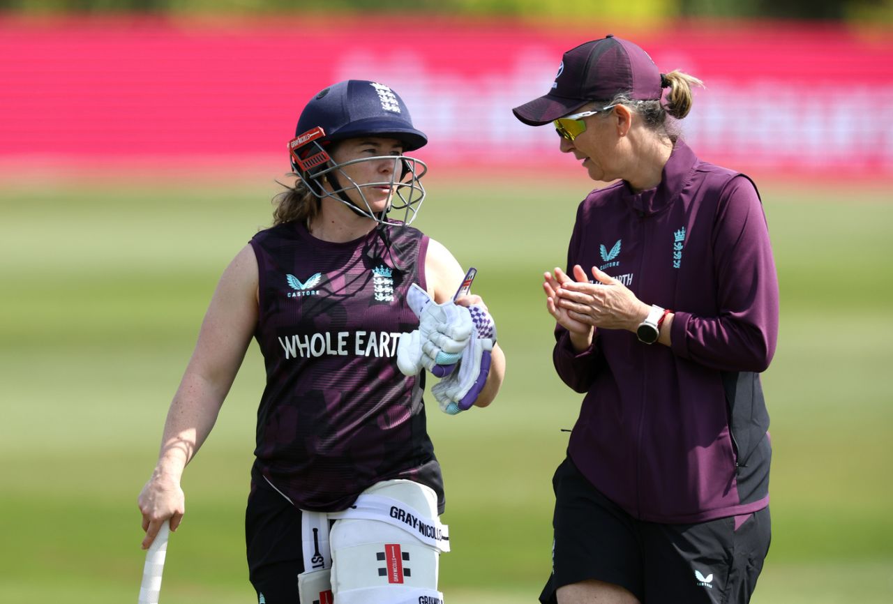 Charlotte Edwards chats to Tammy Beaumont, England Women vs West Indies, 1st T20I, May 20, 2025, Canterbury