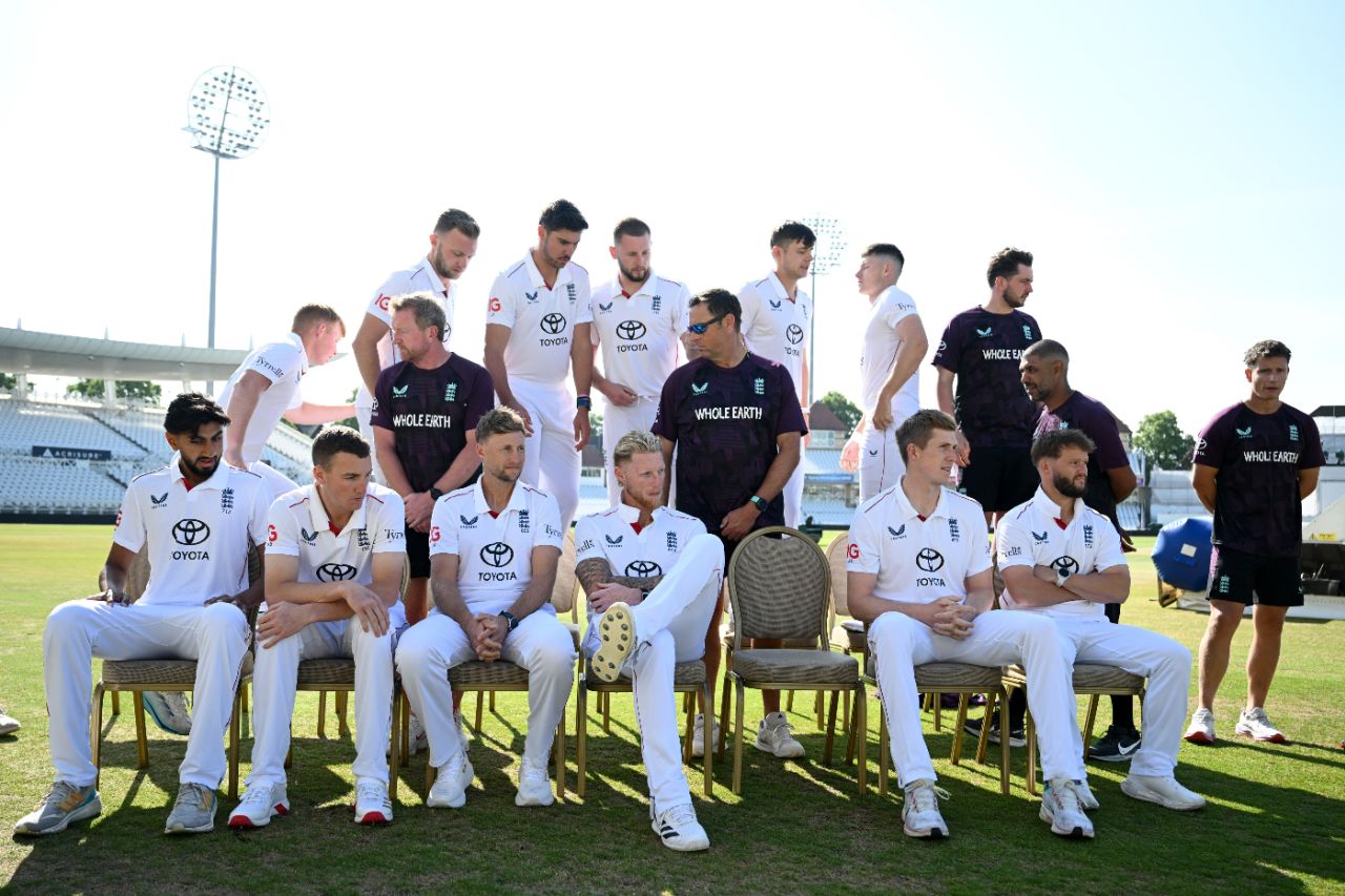 England's squad assembles for the pre-match photo, England vs Zimbabwe, Trent Bridge, May 21, 2025