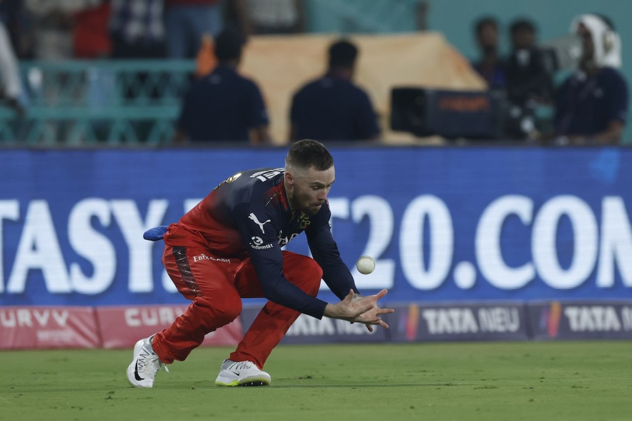 Phil Salt held on after juggling a catch, Royal Challengers Bengaluru vs Sunrisers Hyderabad, IPL, Lucknow, May 23, 2025