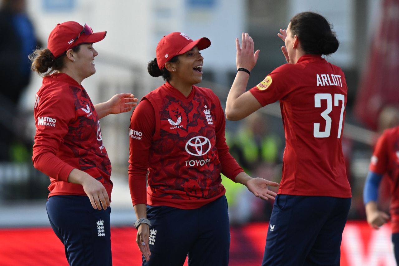 Em Arlott claimed three wickets to set up victory, England vs West Indies, 2nd women's T20I, Hove, May 23, 2025