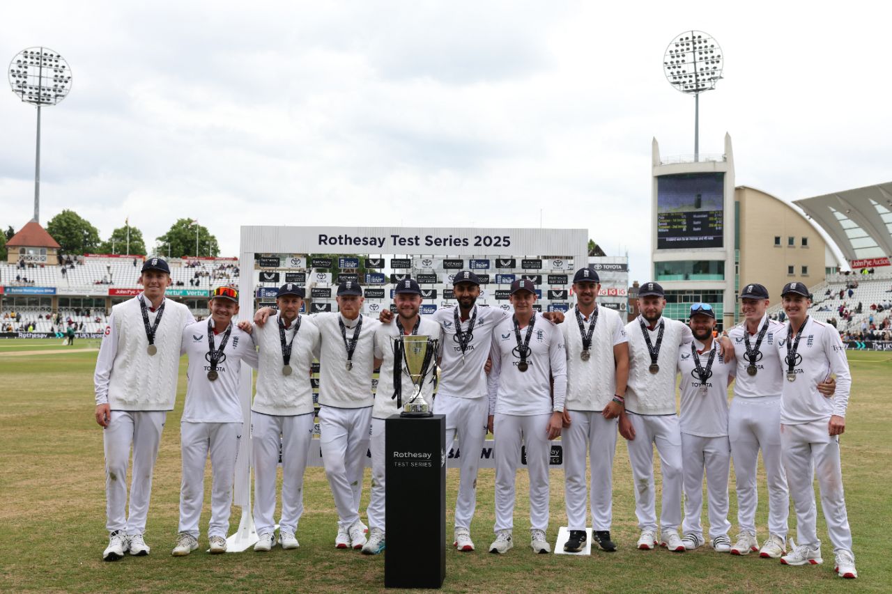 England pose with the series trophy after their innings win over Zimbabwe, England vs Zimbabwe, Trent Bridge, 3rd day, May 24, 2025