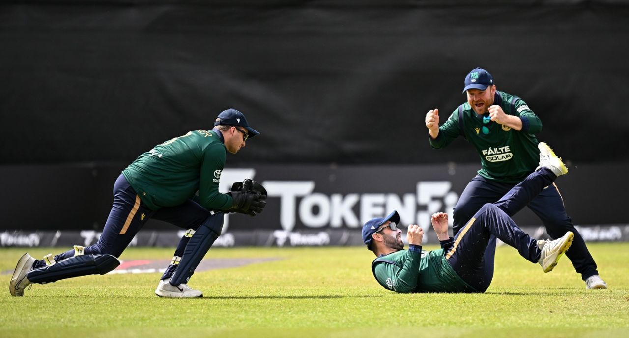 Paul Stirling celebrates Andrew Balbirnie's catch that dismissed Evin Lewis, Ireland vs West Indies, 3rd ODI, Dublin, May 25, 2025