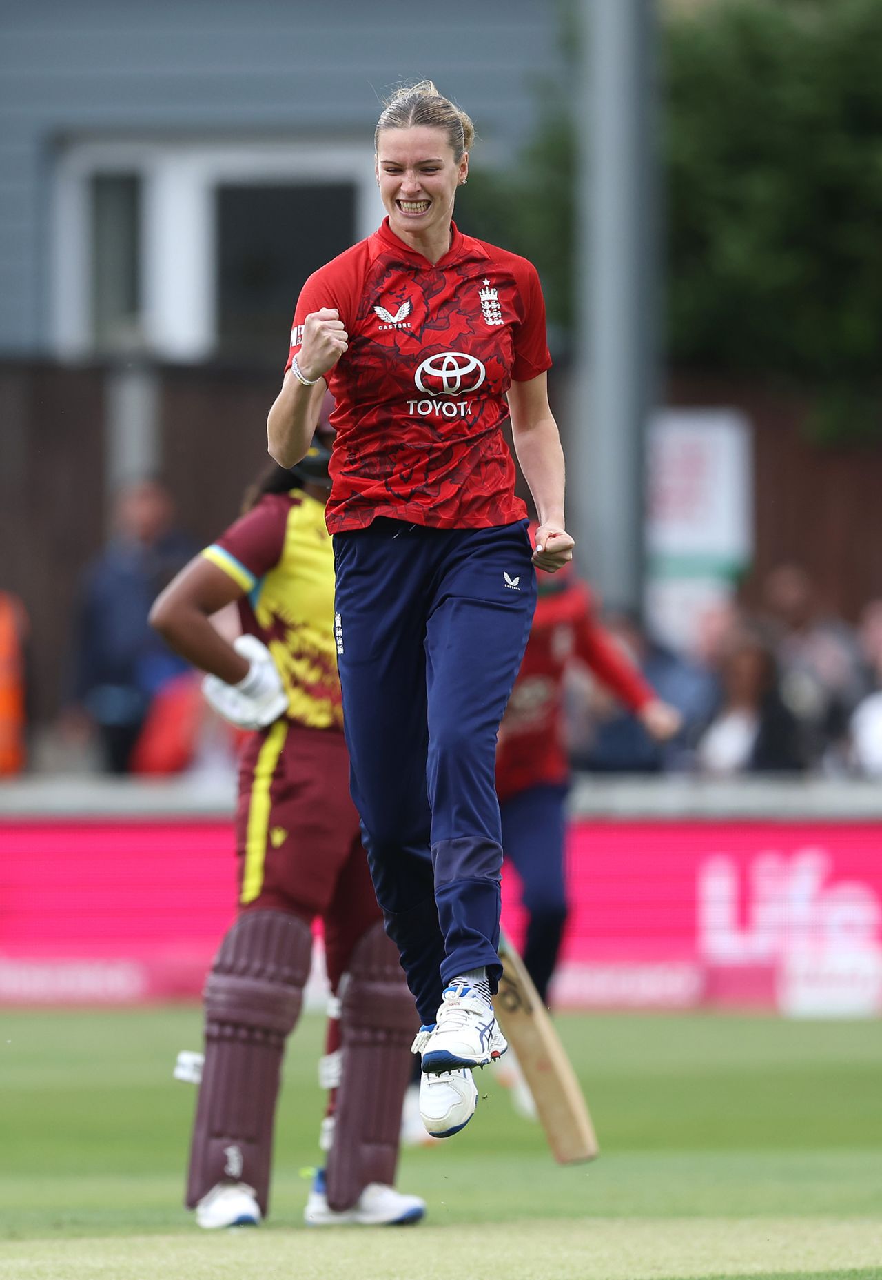 Lauren Bell struck with the first ball of the innings, England vs West Indies, 3rd women's T20I, Chelmsford, May 26, 2025