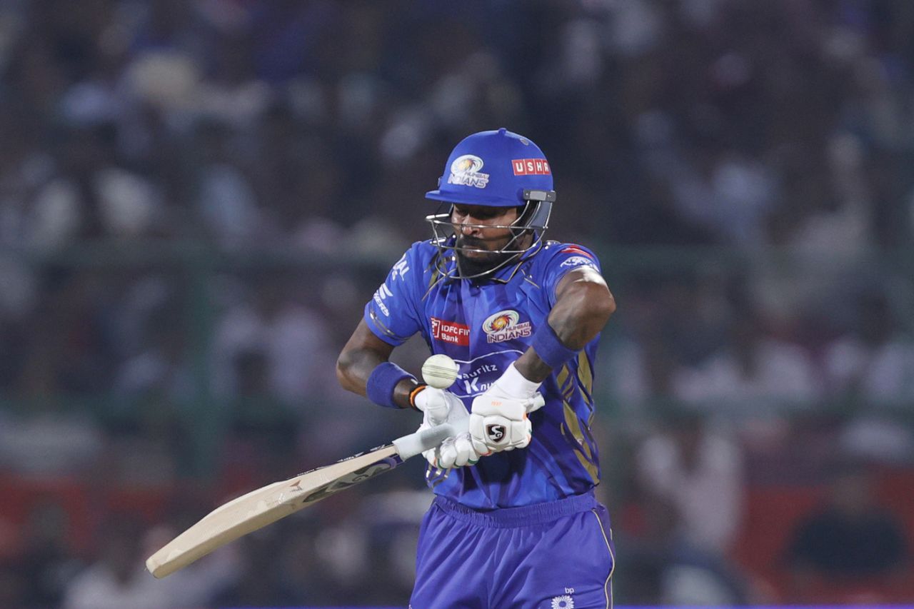 Hardik Pandya copped a blow on the gloves, Mumbai Indians vs Punjab Kings, IPL, Jaipur, May 26, 2025