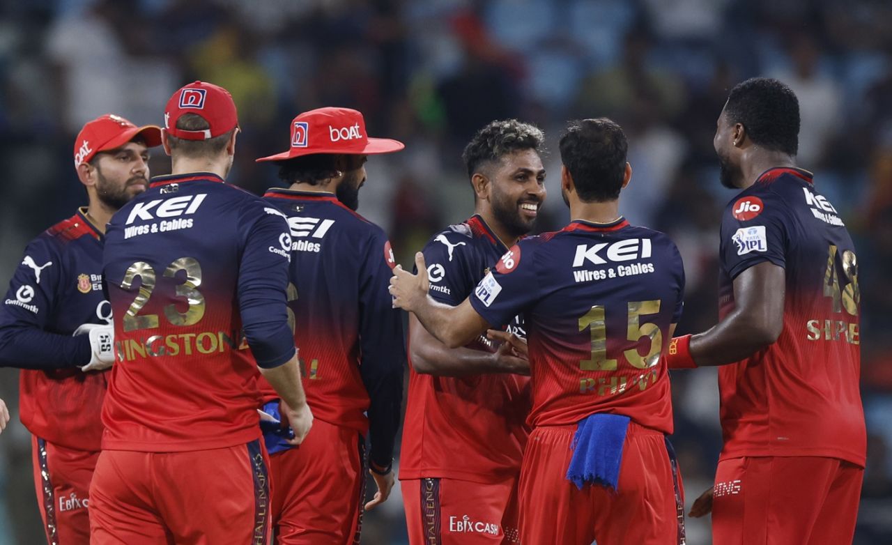 Nuwan Thushara celebrates a wicket with his team-mates, Lucknow Super Giants vs Royal Challengers Bengaluru, IPL 2025, Lucknow, May 27, 2025