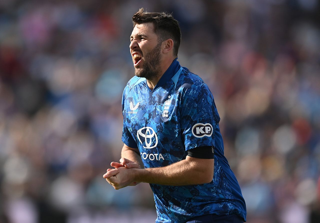 Jamie Overton went off with an apparent finger dislocation, England vs West Indies, 1st Men's ODI, Edgbaston, May 29, 2025