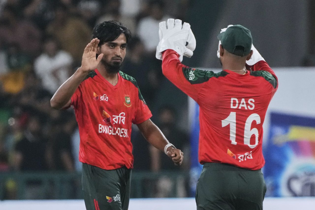 Tanzim Hasan Sakib ended the 103-run stand for the second wicket, Pakistan vs Bangladesh, 2nd T20I, Lahore, 30 May, 2025