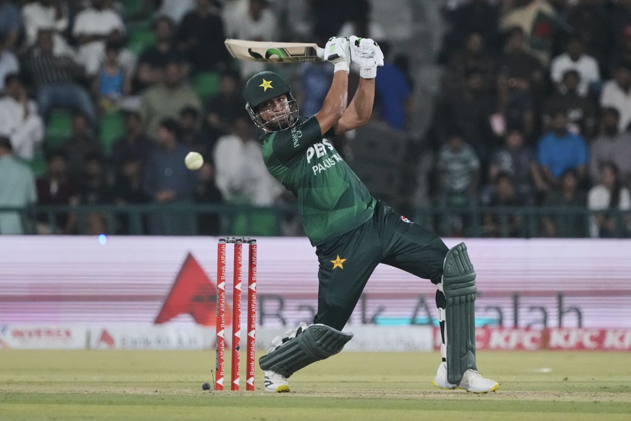 Hasan Nawaz's got to his fifty in the final over, Pakistan vs Bangladesh, 2nd T20I, Lahore, 30 May, 2025
