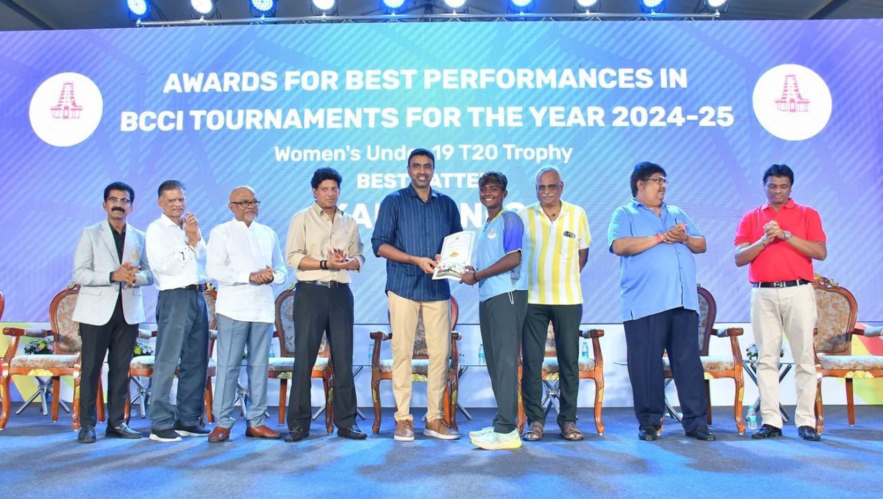 G Kamalini receives an award from R Ashwin, Chennai, May 31, 2025