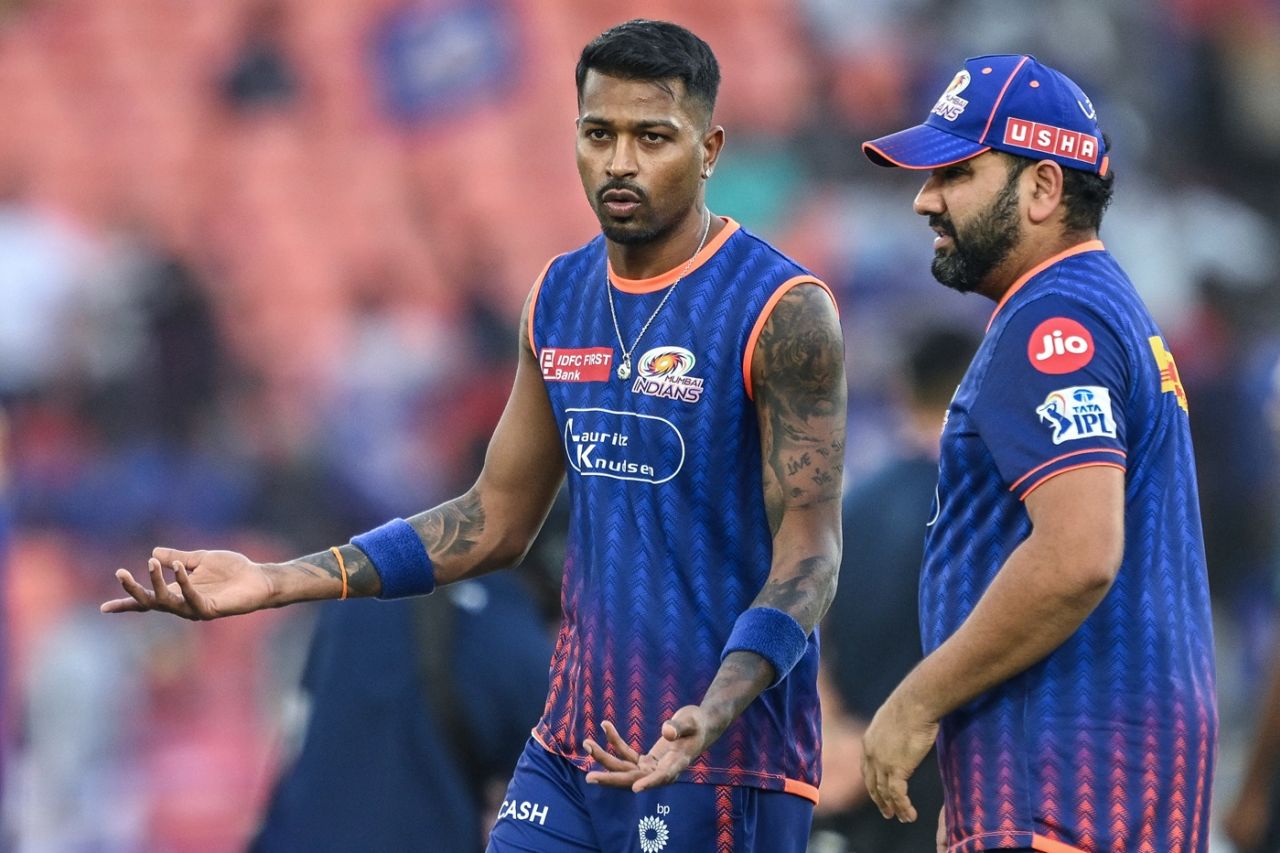 Hardik Pandya has a chat with Rohit Sharma, Punjab Kings vs Mumbai Indians, IPL 2025, Qualifier 2, Ahmedabad, June 1, 2025