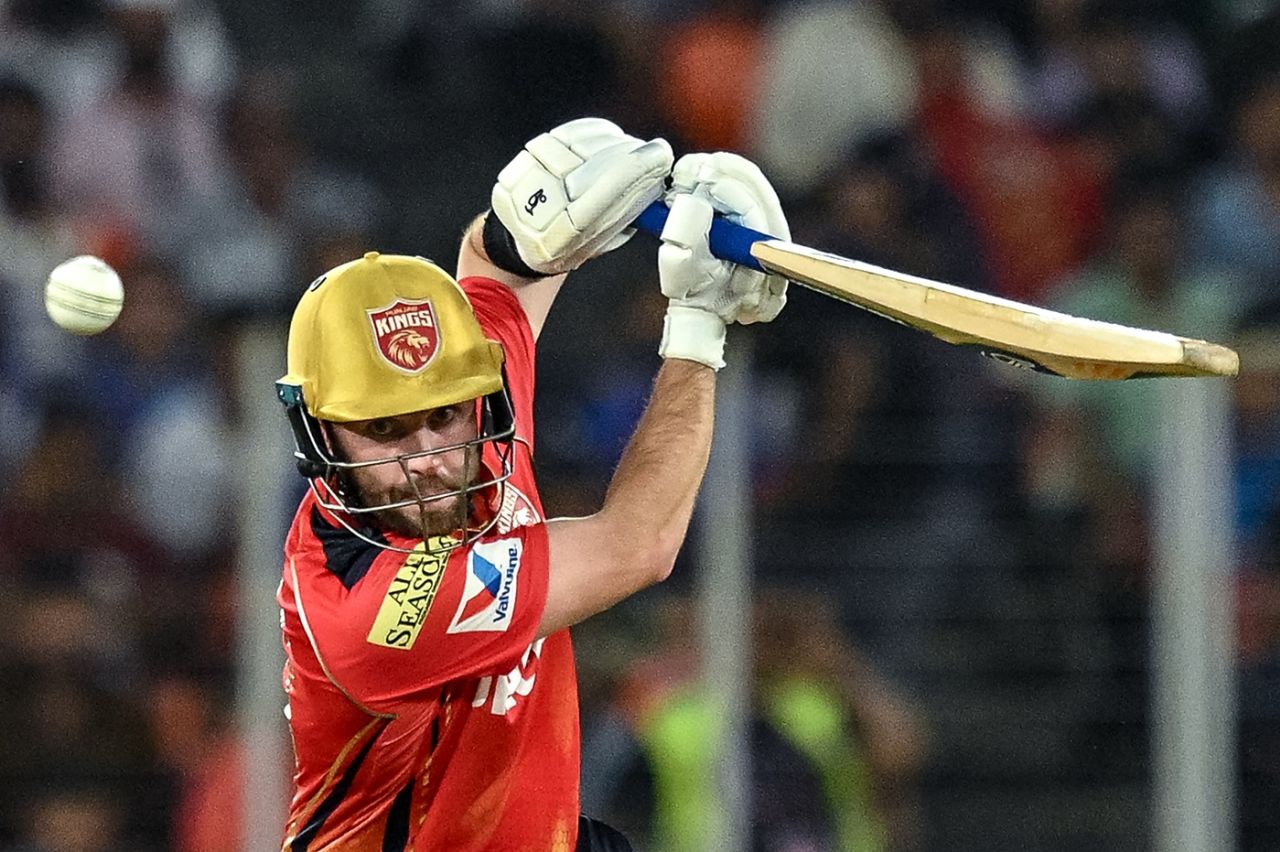 Josh Inglis punches the ball away, Punjab Kings vs Mumbai Indians, IPL 2025, Qualifier 2, Ahmedabad, June 1, 2025