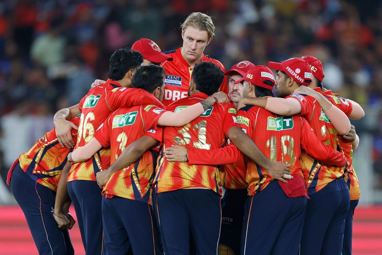 Kyle Jamieson towers over the other PBKS players in the huddle, Royal Challengers Bengaluru vs Punjab Kings, IPL, final, Ahmedabad, June 3, 2025