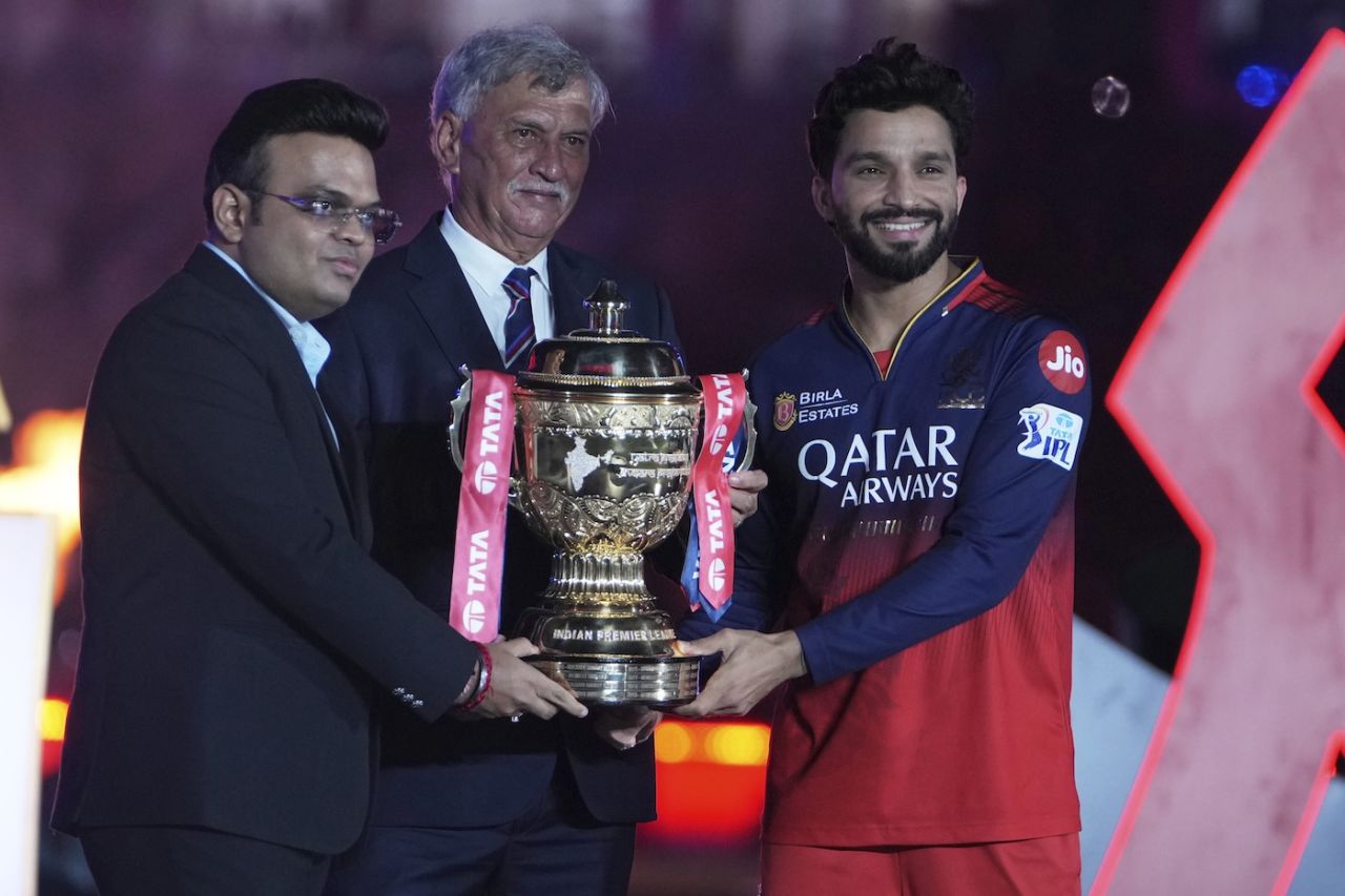 Rajat Patidar got the IPL trophy from Jay Shah and Roger Binny, Royal Challengers Bengaluru vs Punjab Kings, Ahmedabad, IPL final, June 3, 2025