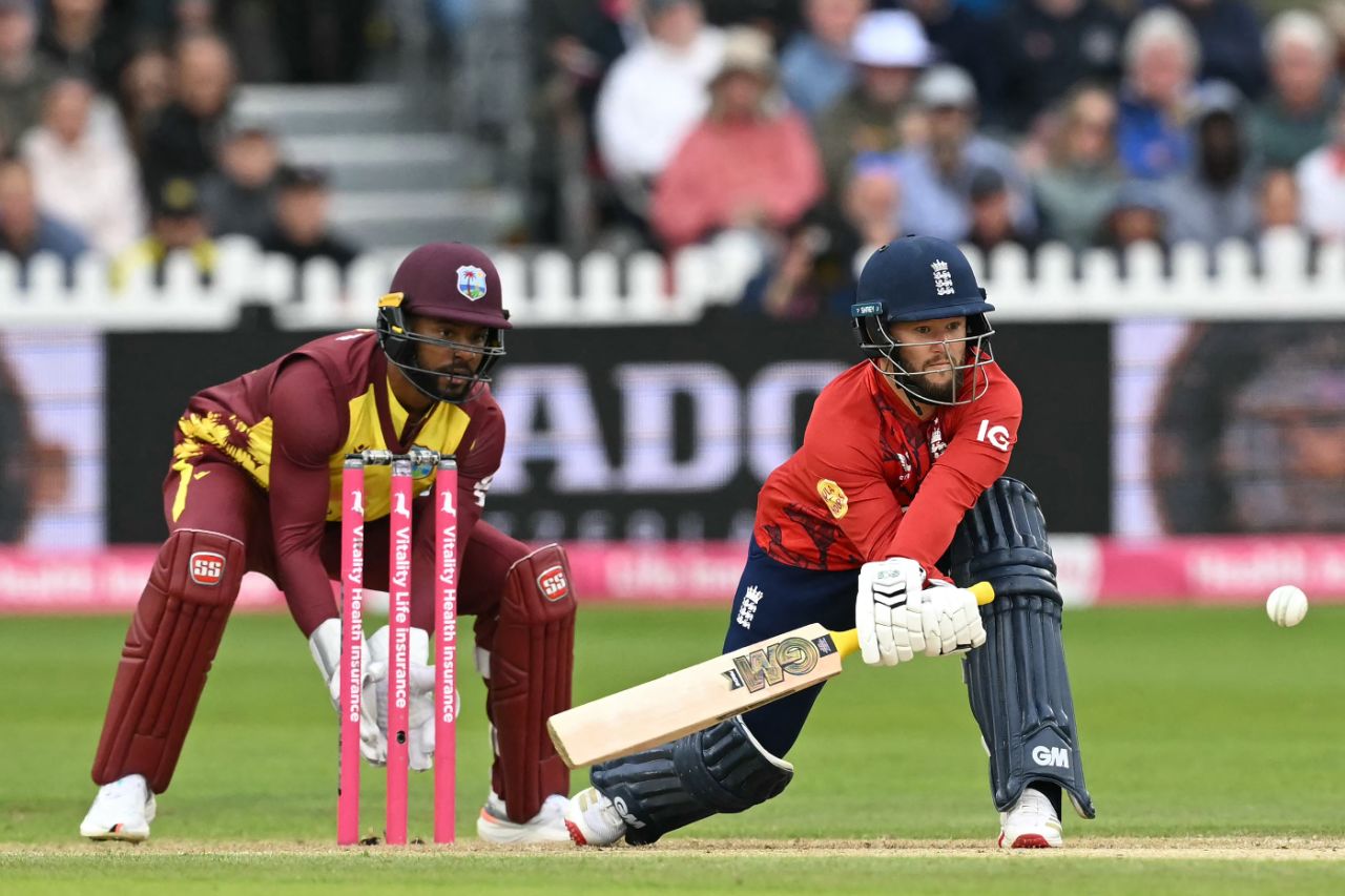 Ben Duckett lines up a sweep in the powerplay, England vs West Indies, 2nd T20I, Bristol, June 8, 2025