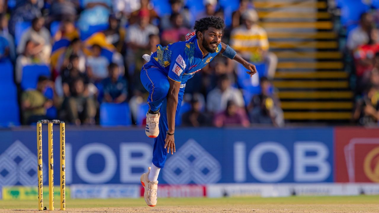 Karthik Meiyappan bowls on TNPL debut for Siechem Madurai Panthers, Siechem Madurai Panthers vs SKM Salem Spartans, TNPL 2025, Coimbatore, June 8, 2025