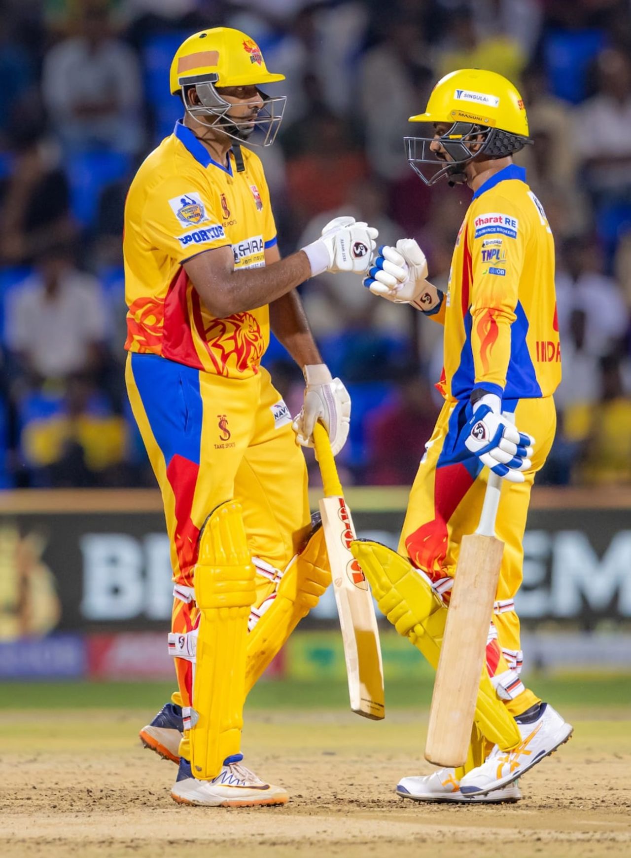 R Ashwin and B Indrajith punch gloves, Chepauk Super Gillies vs Dindigul Dragons, TNPL 2025, Salem, June 16, 2025