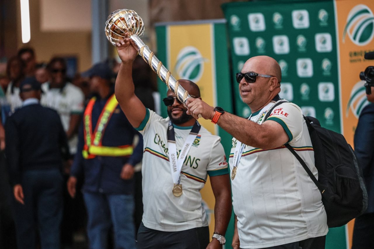 Temba Bavuma and coach Shukri Conrad arrive with the mace, Tambo International Airport, Kempton Park, June 18, 2025