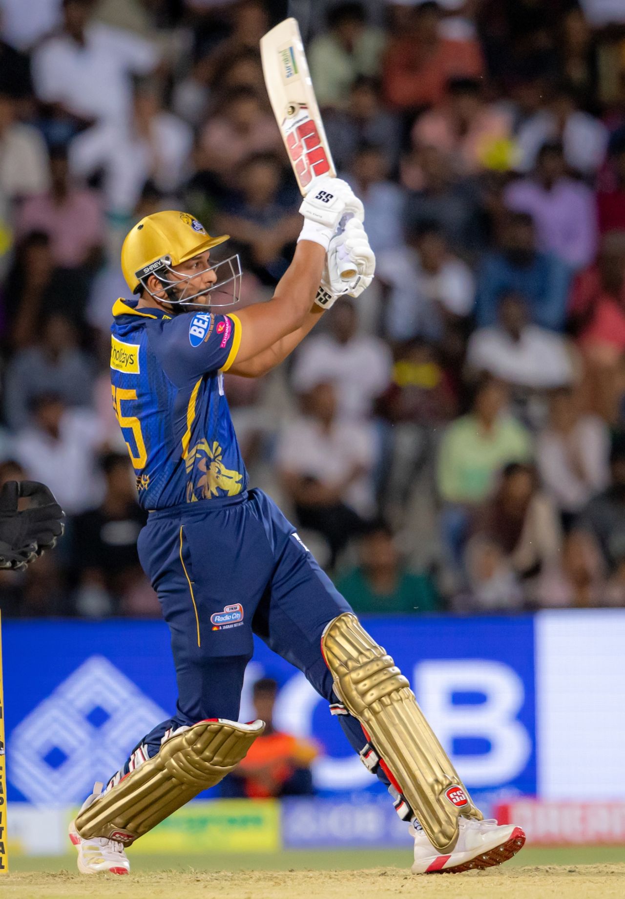 M Shahrukh Khan swings a six over the leg side, Nellai Royal Kings vs Lyca Kovai Kings, TNPL 2025, Tirunelveli, June 21, 2025