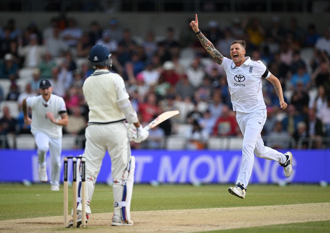 Brydon Carse had Yashasvi Jaiswal caught behind with a pearl, England vs India, 1st Test, Leeds, Day 3, June 22, 2025
