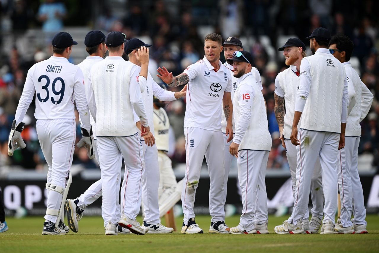 Brydon Carse picked his third wicket of the innings when he sent back KL Rahul, England vs India, 1st Test, Leeds, 4th day, June 23, 2025