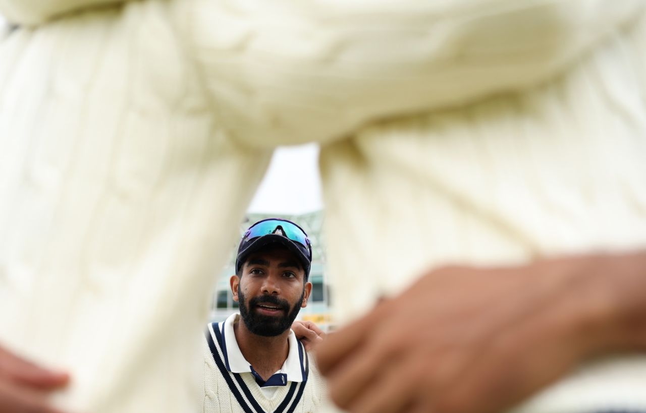 Jasprit Bumrah leads the pep talk on fifth morning, England vs India, 1st Test, Leeds, 5th day, June 24, 2025