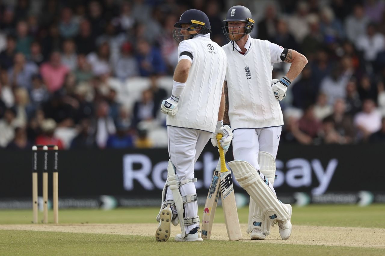 Joe Root and Ben Stokes have a chat in the middle, England vs India, 1st Test, Leeds, 5th day, June 24, 2025