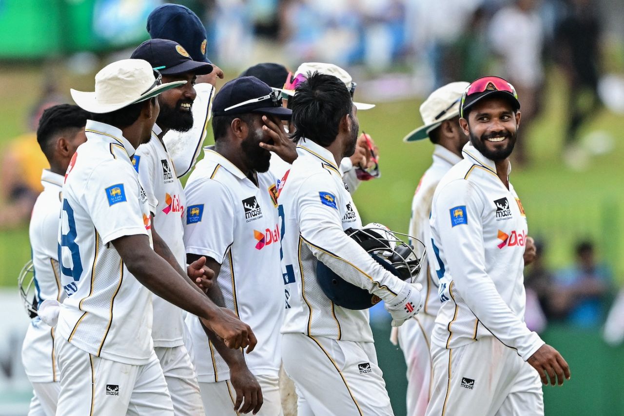 Dhananjaya de Silva leads his victorious team off the field, Sri Lanka vs Bangladesh, 2nd Test, Colombo, 4th day, June 28, 2025