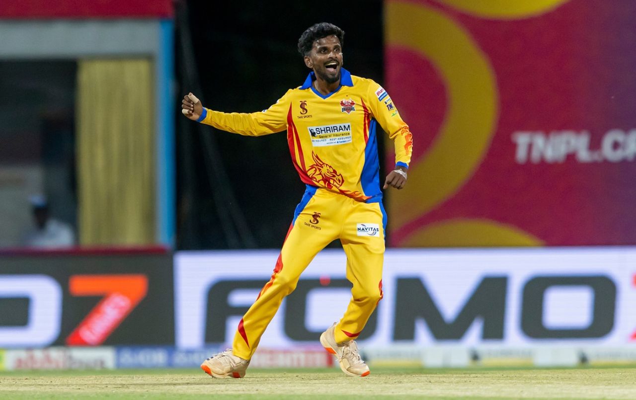 R Sasidharan celebrates a wicket, Dindigul Dragons vs Trichy Grand Cholas, TNPL 2025, Dindigul, June 29, 2025