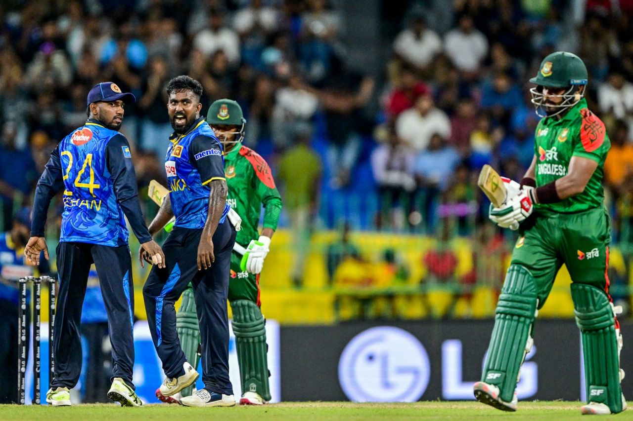 Asitha Fernando took down Parvez Hossain Emon, Sri Lanka vs Bangladesh, 1st ODI, Colombo (RPS), July 2, 2025