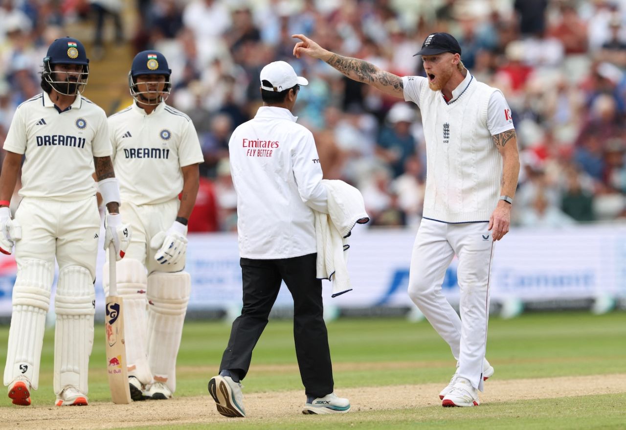 Ben Stokes tells the umpire that the stop clock had run out before Yashasvi Jaiswal signalled for the DRS, England vs India, 2nd Test, Birmingham, 3rd day, July 4, 2025
