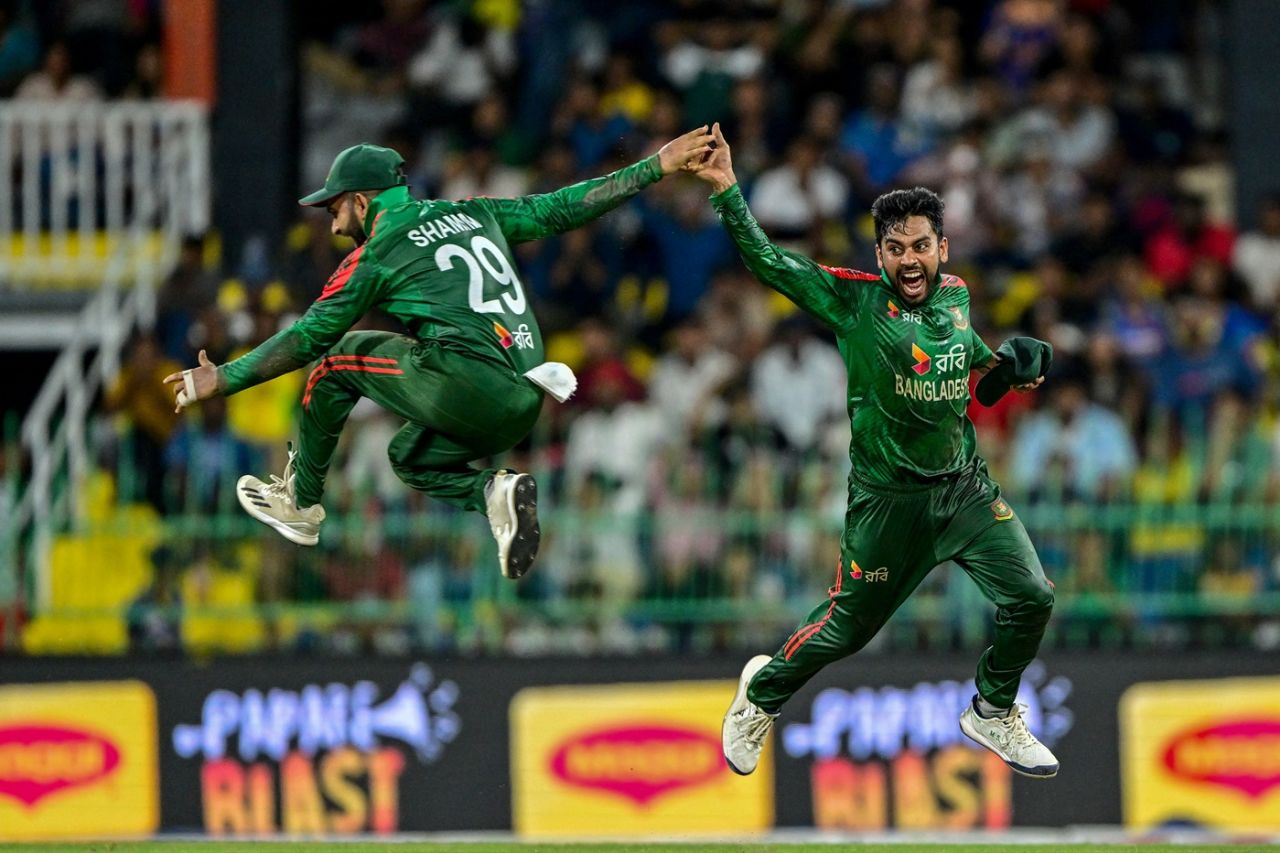 Shamim Hossain and Mehidy Hasan Miraz celebrate Kamindu Mendis' dismissal, Sri Lanka vs Bangladesh, 2nd ODI, Colombo, July 5, 2025