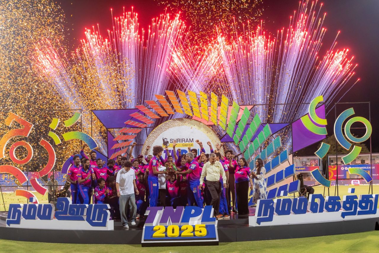 R Sai Kishore receives the TNPL 2025 trophy, Dindigul Dragons vs Idream Tiruppur Tamizhans, TNPL 2025, Dindigul, July 6, 2025