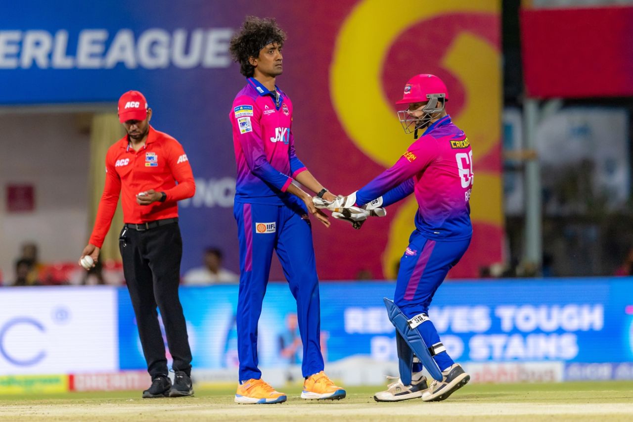 R Sai Kishore and Tushar Raheja celebrate a wicket, Dindigul Dragons vs Idream Tiruppur Tamizhans, TNPL 2025, Dindigul, July 6, 2025