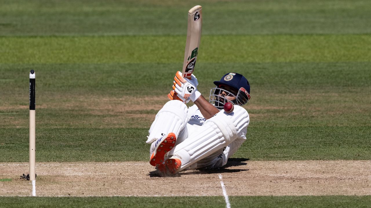 Rishabh Pant went for the commando scoop when the keeper came up to the stumps, England vs India, 3rd Test, Lord's, London, 3rd day, July 12, 2025