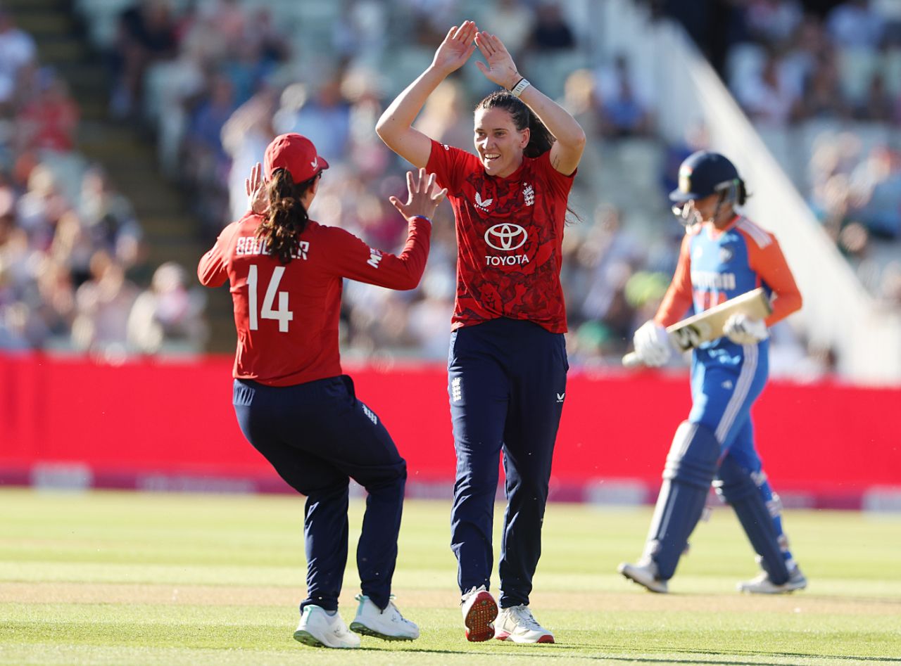 Em Arlott struck in her first over to remove Smriti Mandhana, England vs India, 5th Women's T20I, Edgbaston, July 12, 2025