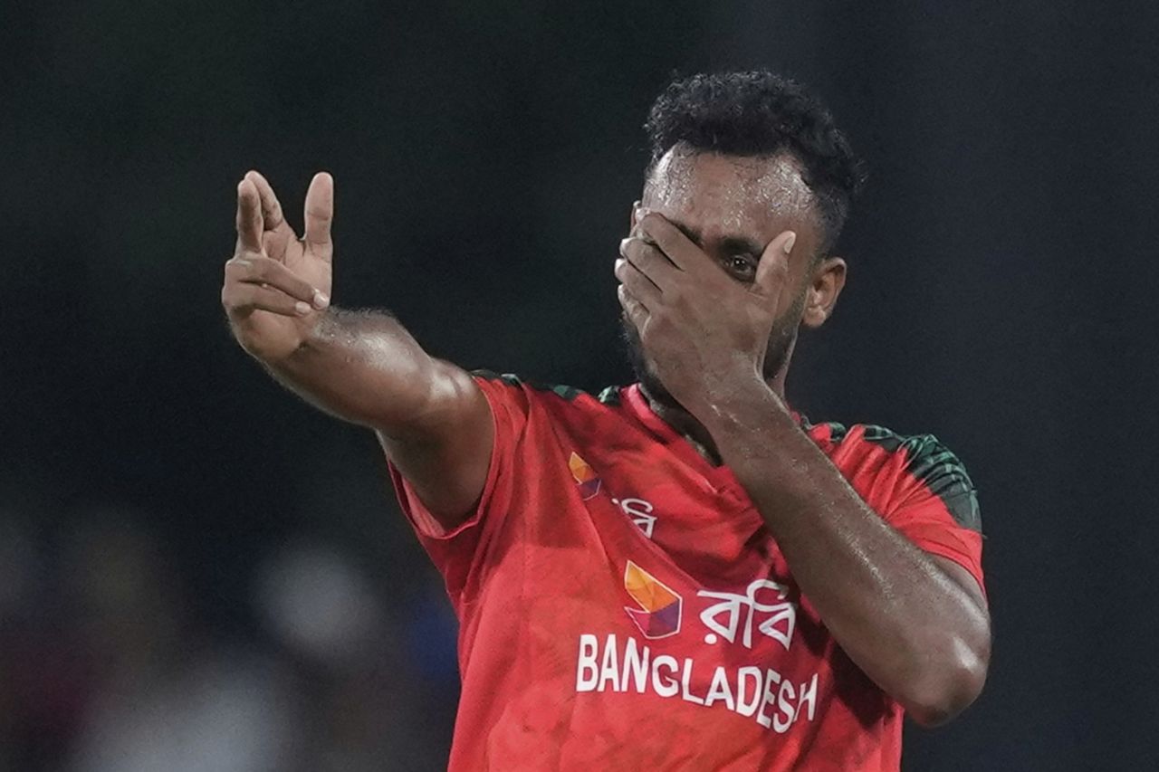 Shoriful Islam gets creative with his celebrations, Sri Lanka vs Bangladesh, 2nd T20I, Dambulla, July 13, 2025