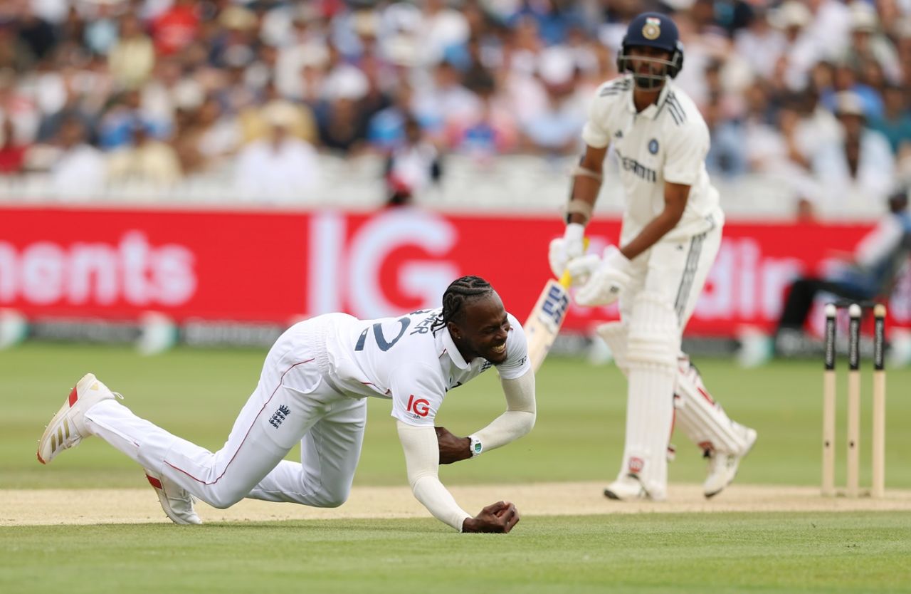 Jofra Archer took a stunning one-handed catch to see the back of Washington Sundar, England vs India, 3rd Test, Lord's, fifth day, July 14, 2025