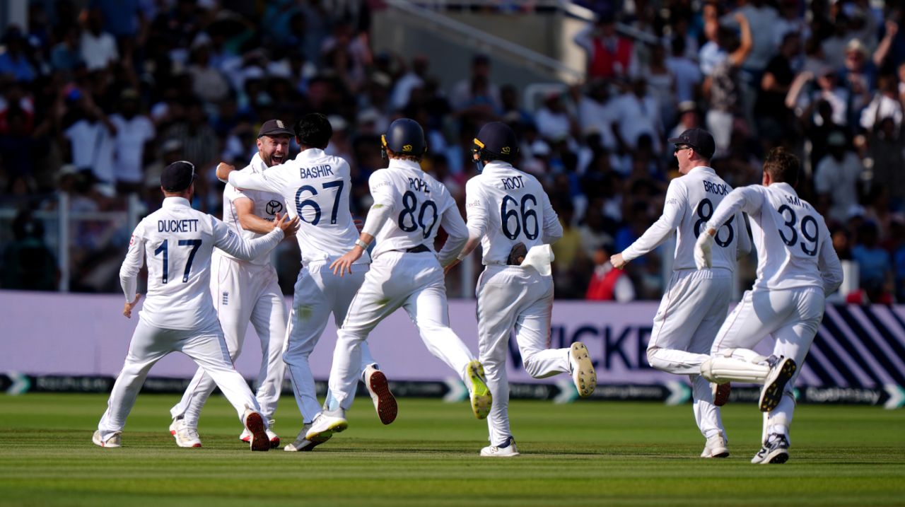 The England players celebrate after Siraj's dismissal, England vs India, 3rd Test, Lord's, London, Day 5, July 14, 2025