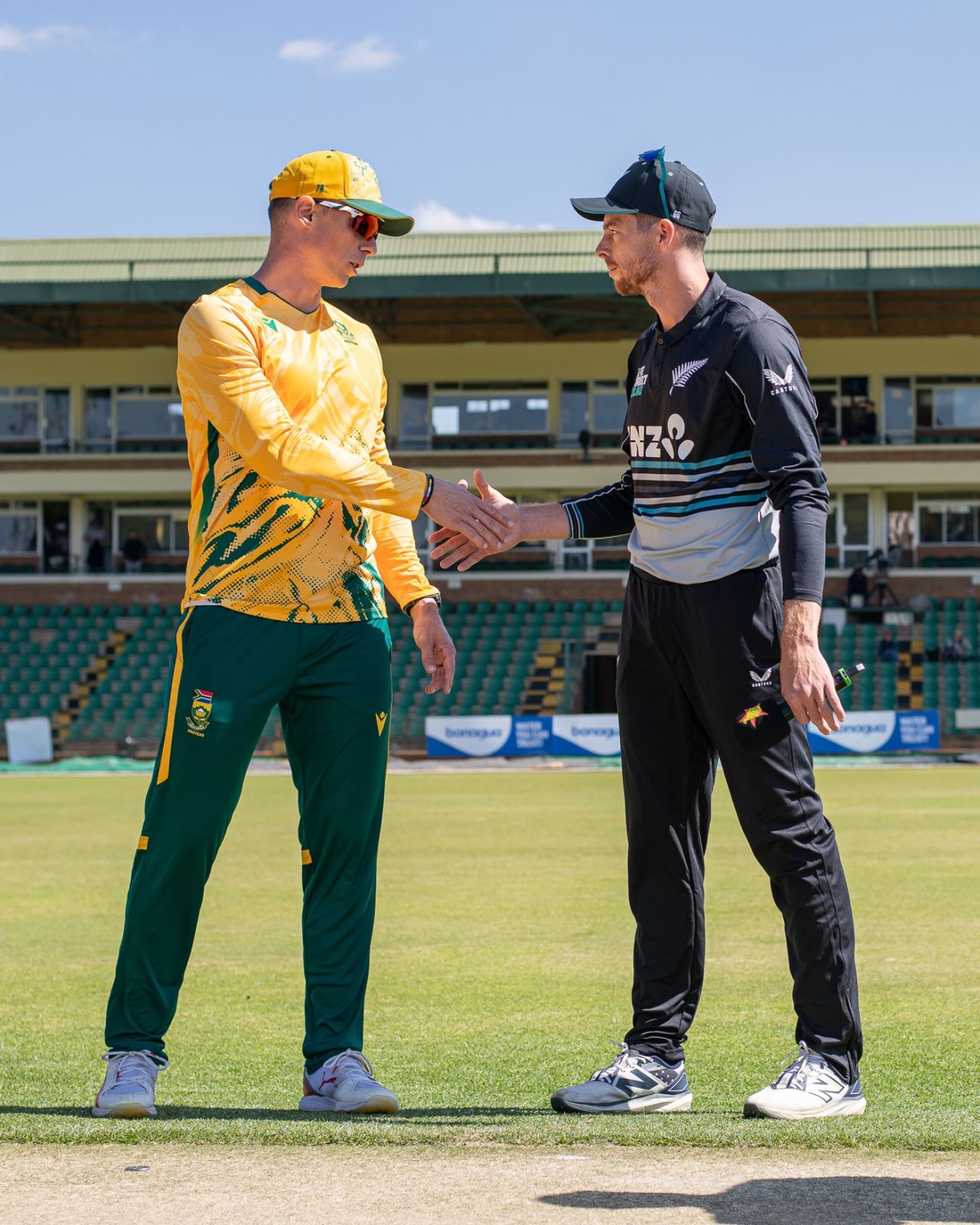 Rassie van der Dussen and Mitchell Santner at the toss, New Zealand vs South Africa, Harare, July 16, 2025