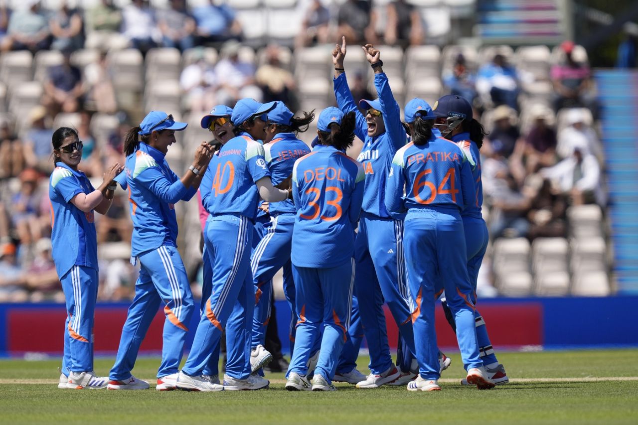 India players celebrate the dismissal of Tammy Beaumont, England vs India, 1st women's ODI, Southampton, July 16, 2025