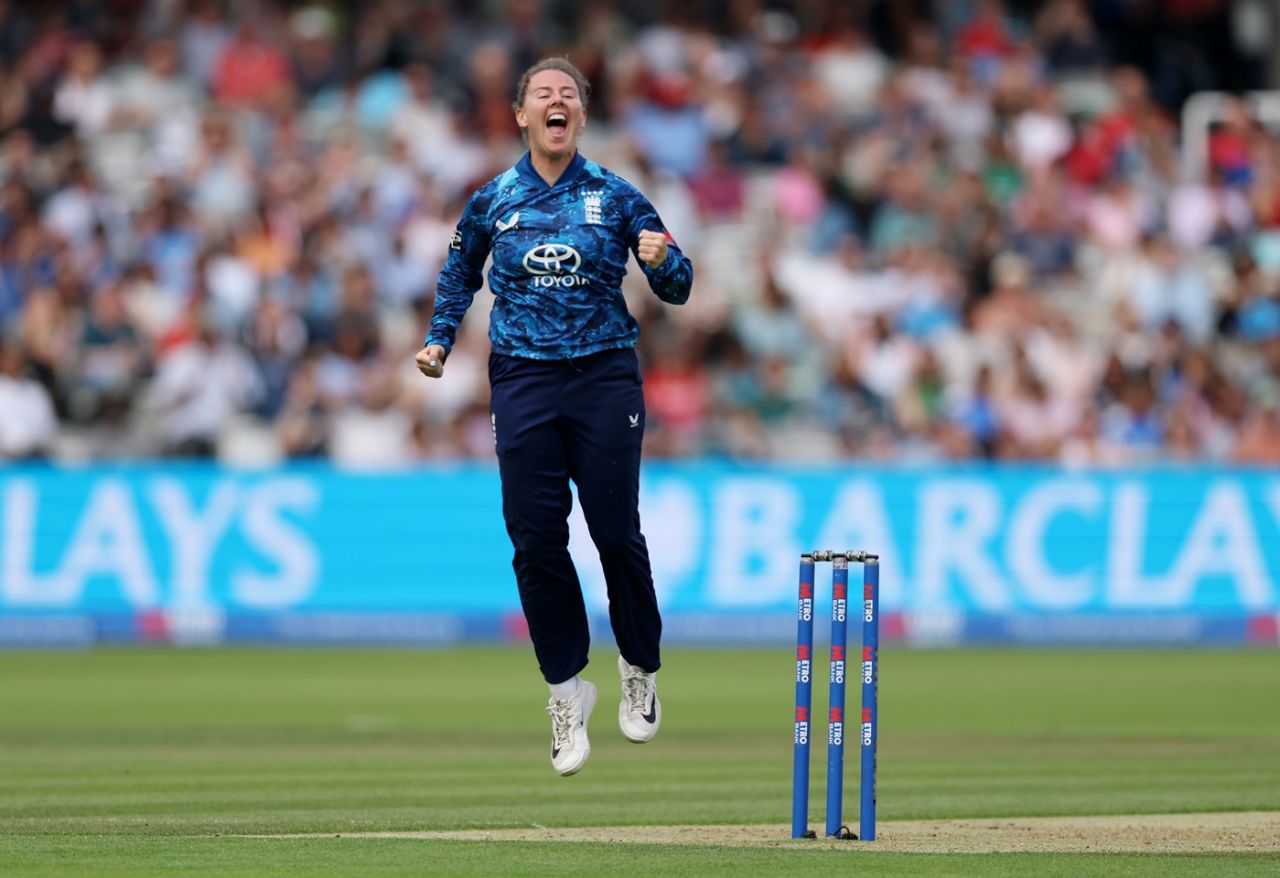 Linsey Smith jumps with joy after snaring Smriti Mandhana, England vs India, 2nd women's ODI, Lord's, London, July 19, 2025