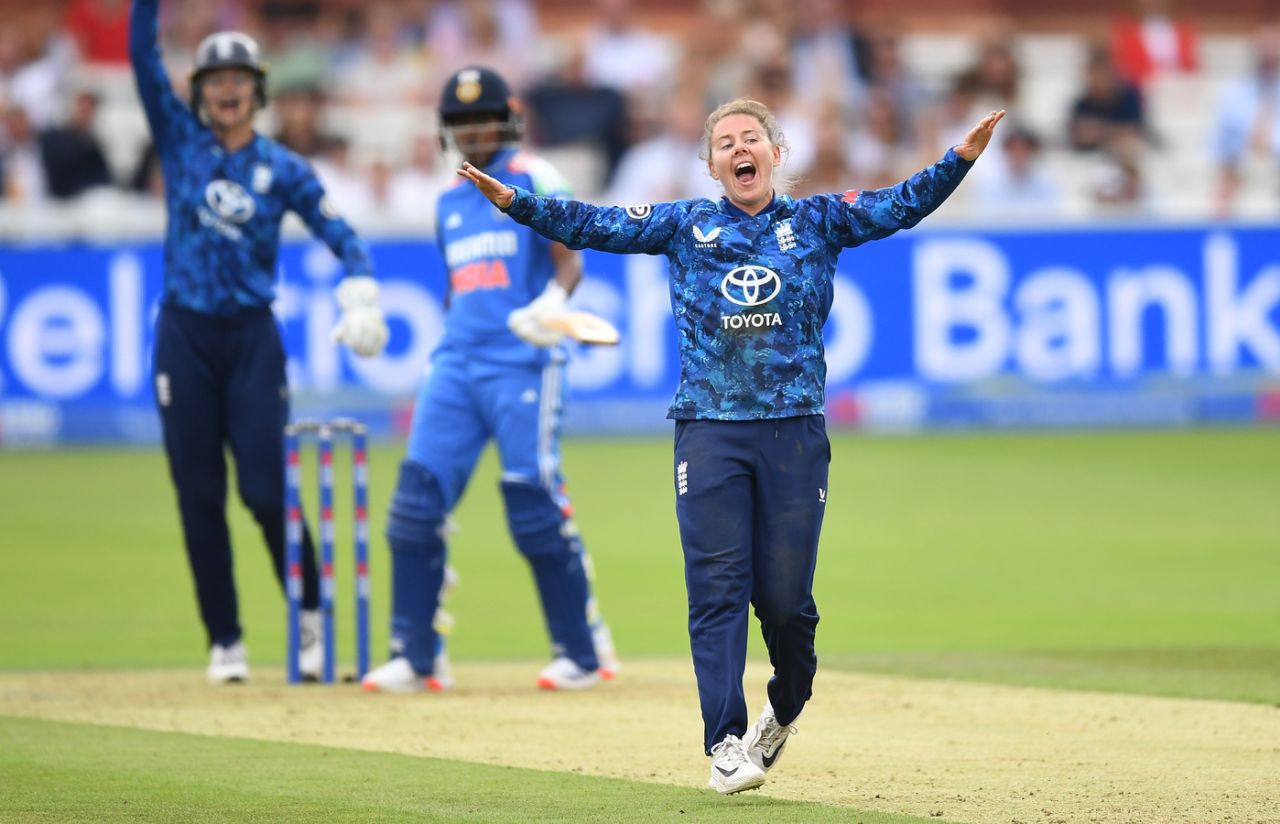 Linsey Smith appeals for a wicket, England vs India, 2nd women's ODI, Lord's, London, July 19, 2025