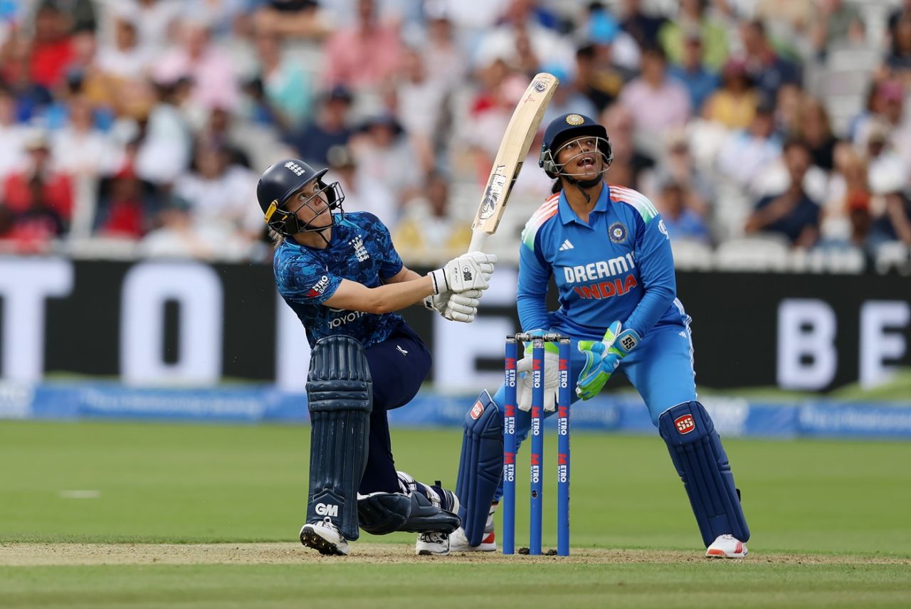 Amy Jones brings out the slog sweep, England vs India, 2nd women's ODI, Lord's, London, July 19, 2025