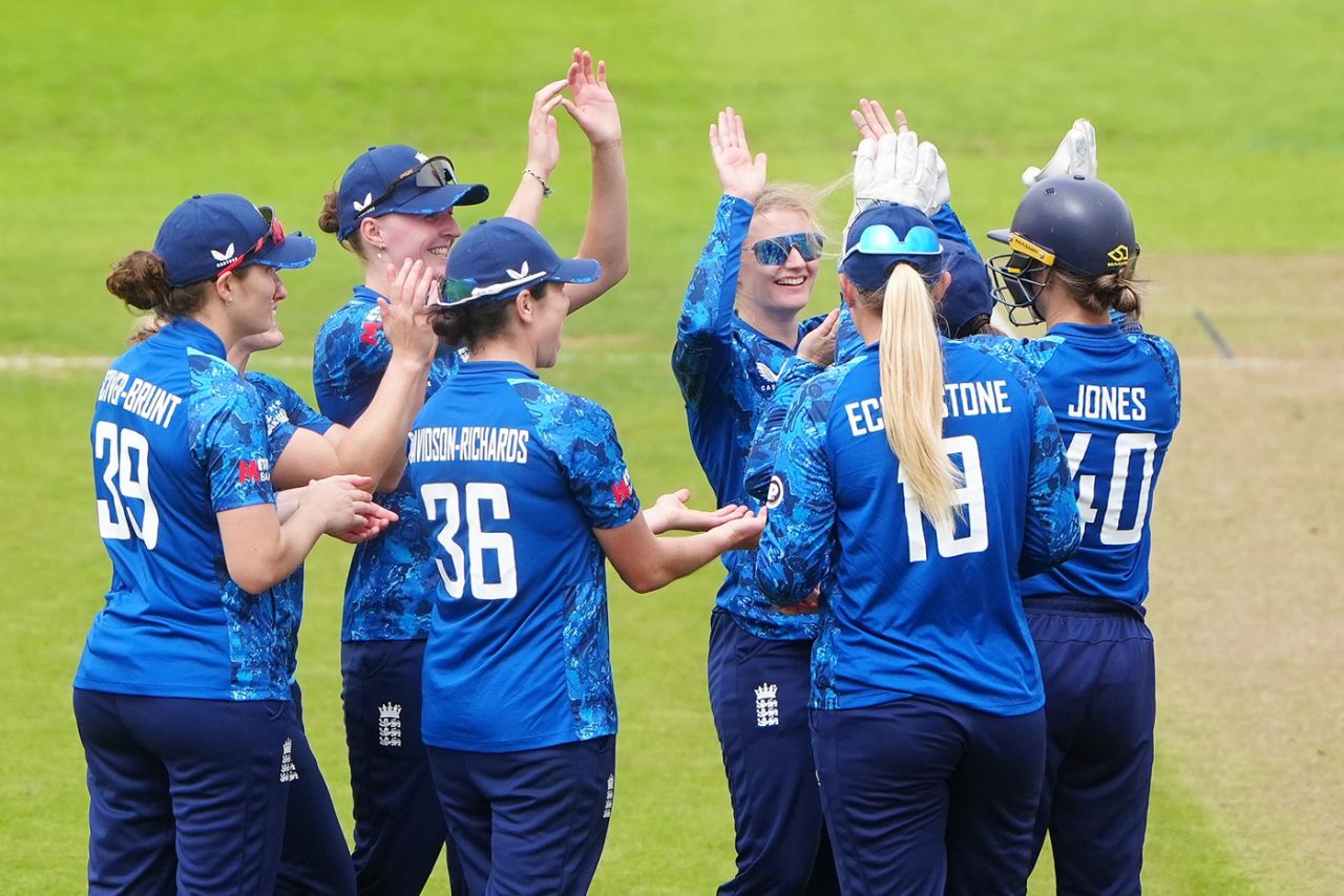 Charlie Dean used the DRS to get rid of Pratika Rawal, England vs India, 3rd women's ODI, Durham, July 22, 2025