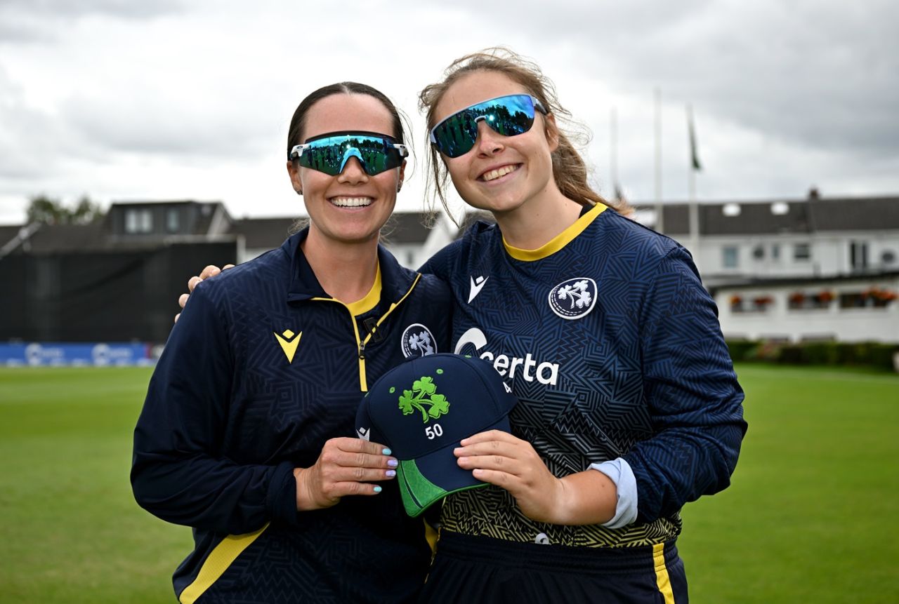 Laura Delany presents Cara Murray her 50th T20I cap, Ireland vs Zimbabwe, 2nd women's T20I, Dublin, July 22, 2025
