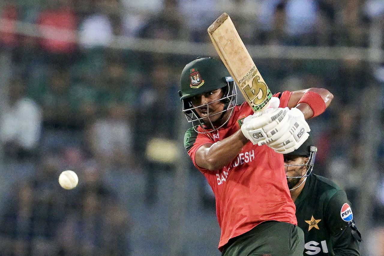 Mahedi Hasan made a handy 33 after Bangladesh's top-order failure, Bangladesh vs Pakistan, 2nd T20I, Mirpur, July 22, 2025