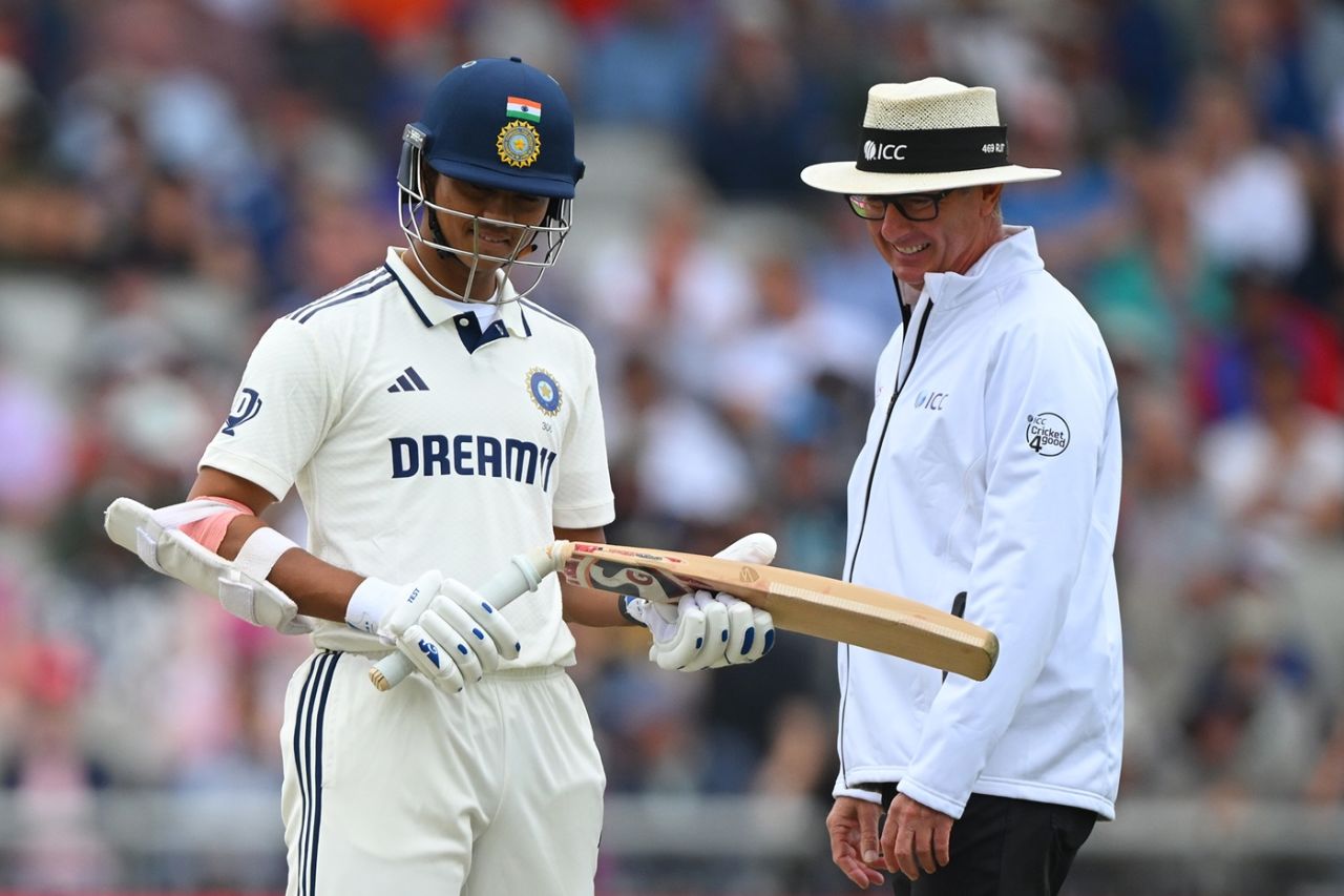 Yashasvi Jaiswal's broken bat brought out some smiles from him and umpire Rod Tucker, England vs India, 4th Test, 1st day, Manchester, July 23, 2025