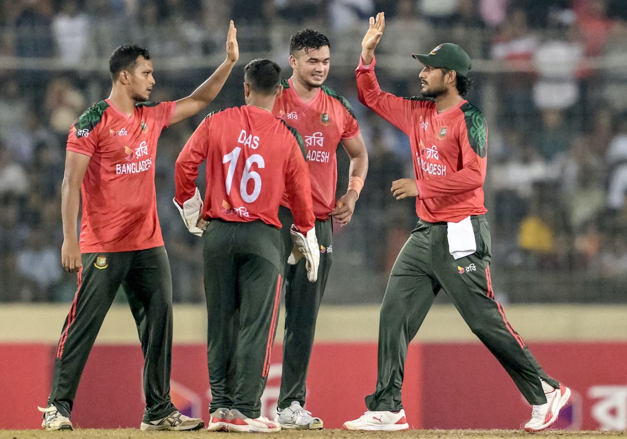 Taskin Ahmed and Mohammad Saifuddin struck late in the middle overs, Bangladesh vs Pakistan, 3rd T20I, Mirpur, July 24, 2025