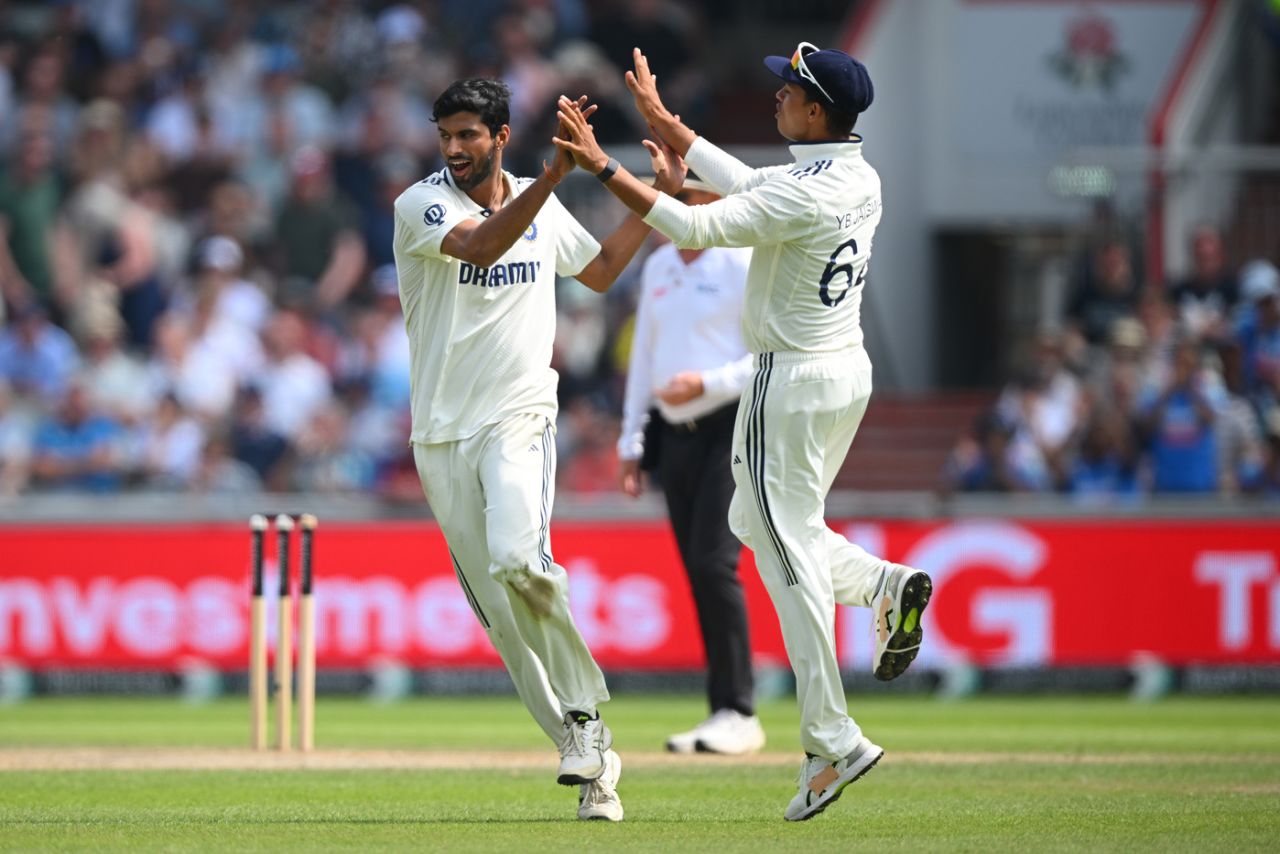Washington Sundar and Yashasvi Jaiswal get together after the former struck, England vs India, 4th Test, 3rd Day, Manchester, July 25, 2025